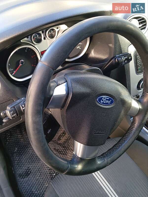 2010 ford focus