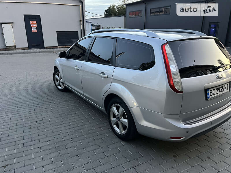 2010 ford focus