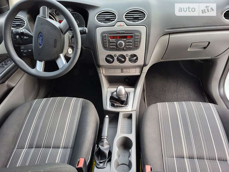 2010 ford focus