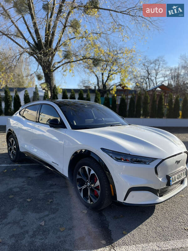 2022 ford mustang mach-e