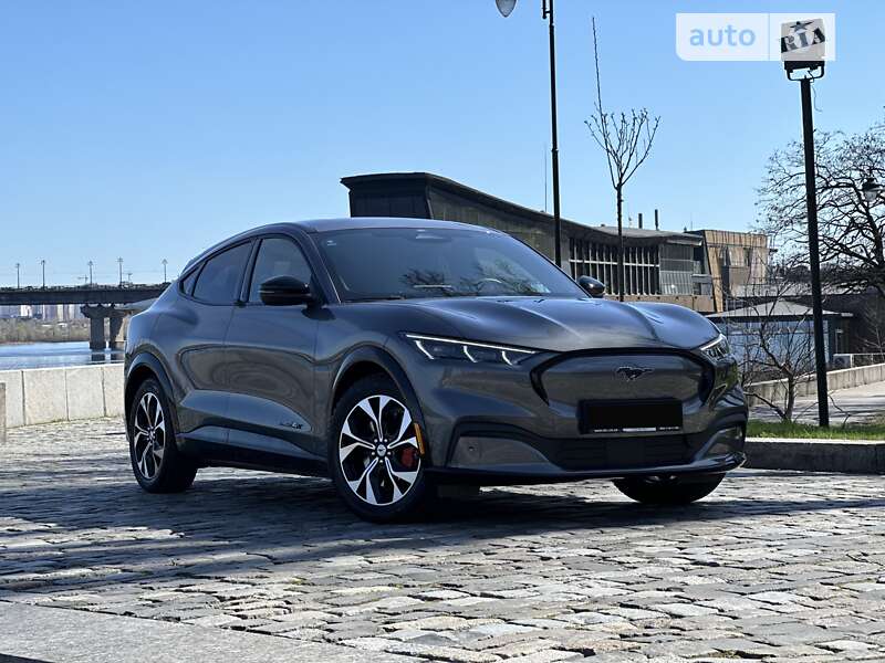 2022 ford mustang mach-e