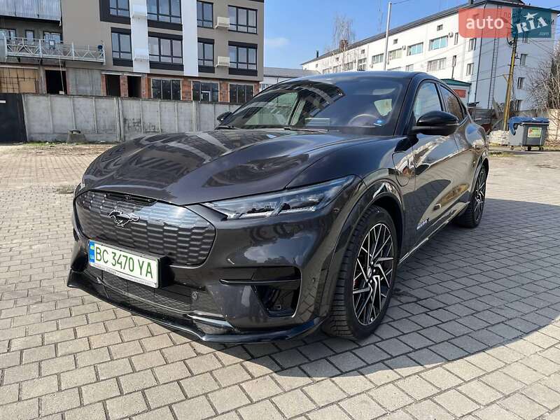 2022 ford mustang