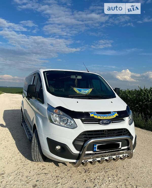 2017 ford transit custom