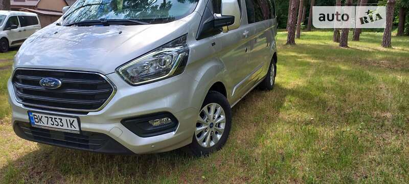 2019 ford transit custom