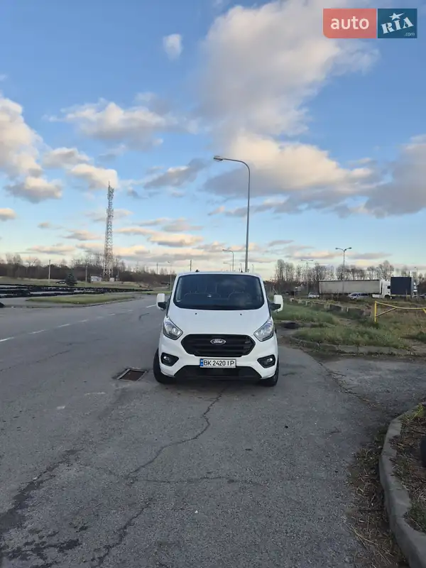 2020 ford transit custom