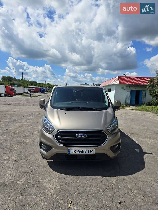 2020 ford transit custom