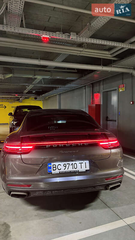 2018 porsche panamera