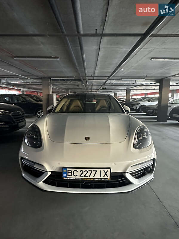 2018 porsche panamera