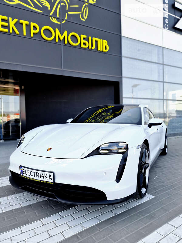 2022 porsche taycan