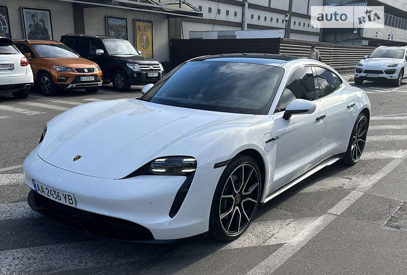 2022 porsche taycan