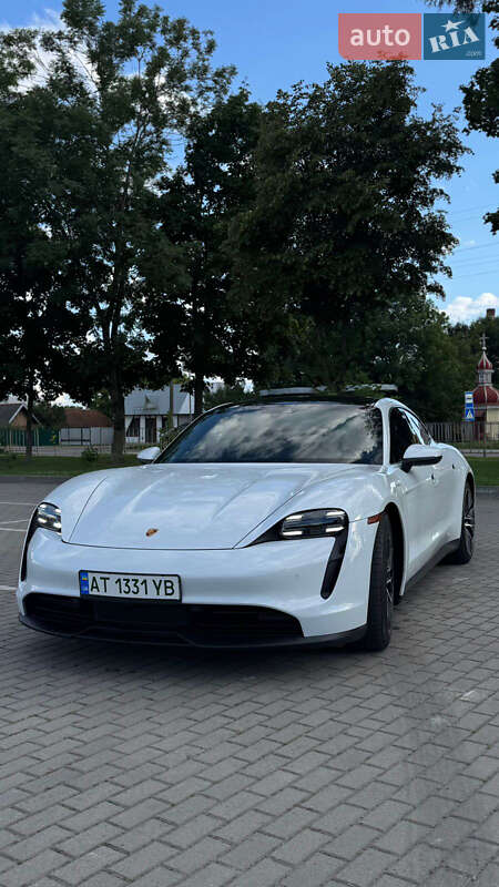 2022 PORSCHE Taycan