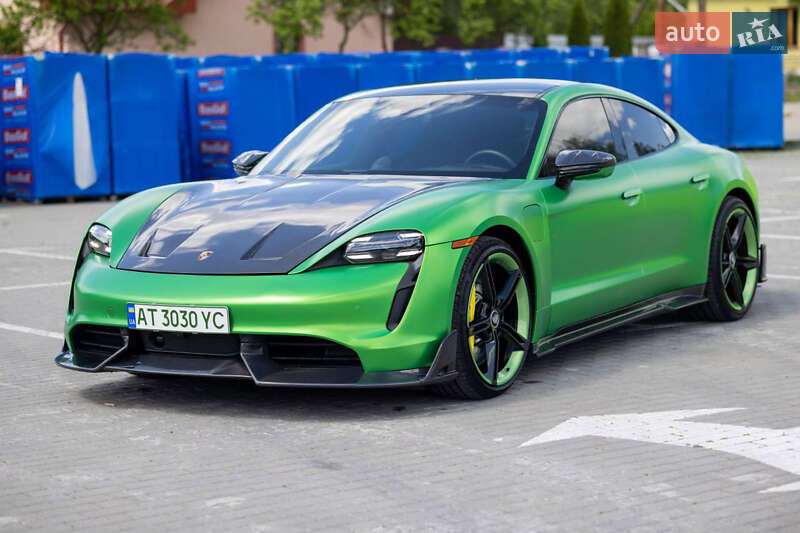 2020 PORSCHE Taycan