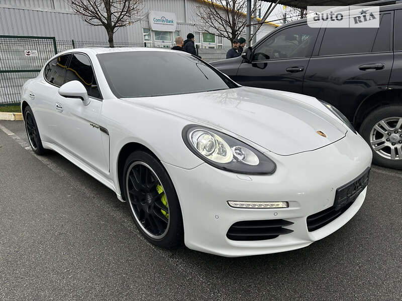 2014 PORSCHE Panamera