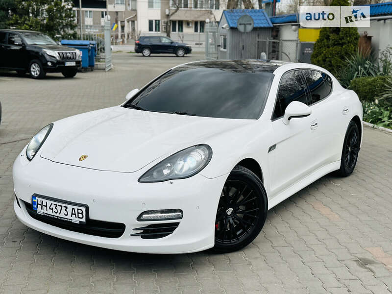 2011 porsche panamera