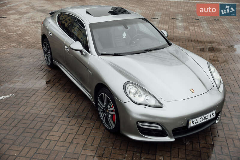 2011 porsche panamera