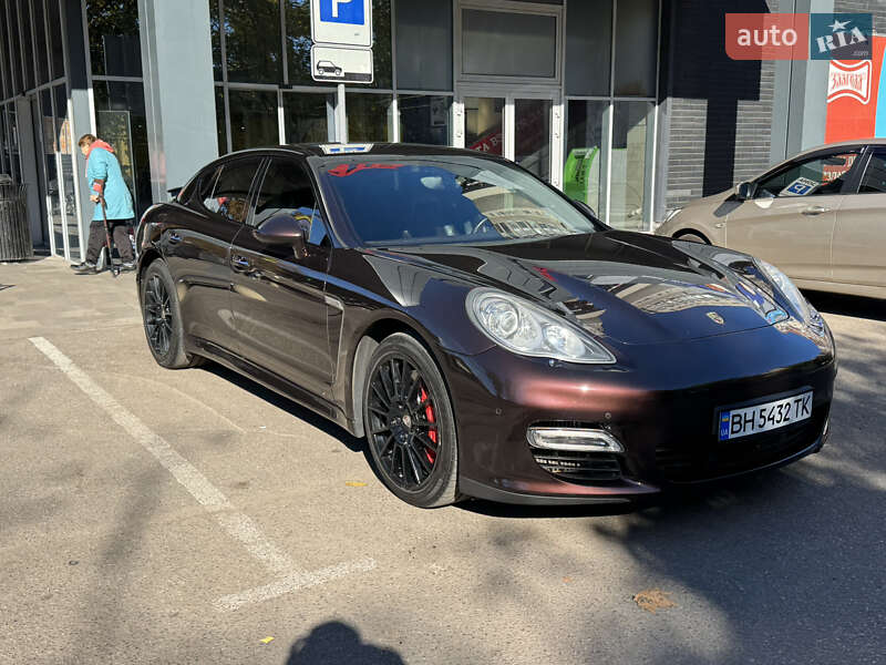 2011 porsche panamera
