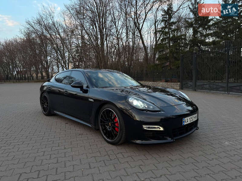 2011 porsche panamera