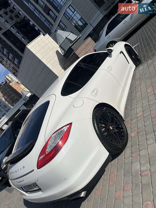 2011 porsche panamera
