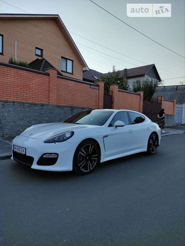 2011 porsche panamera