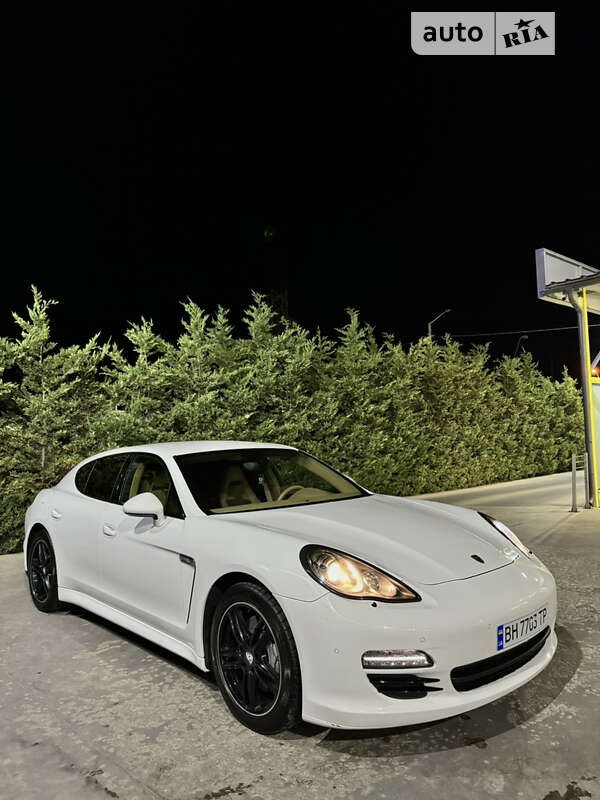 2011 porsche panamera