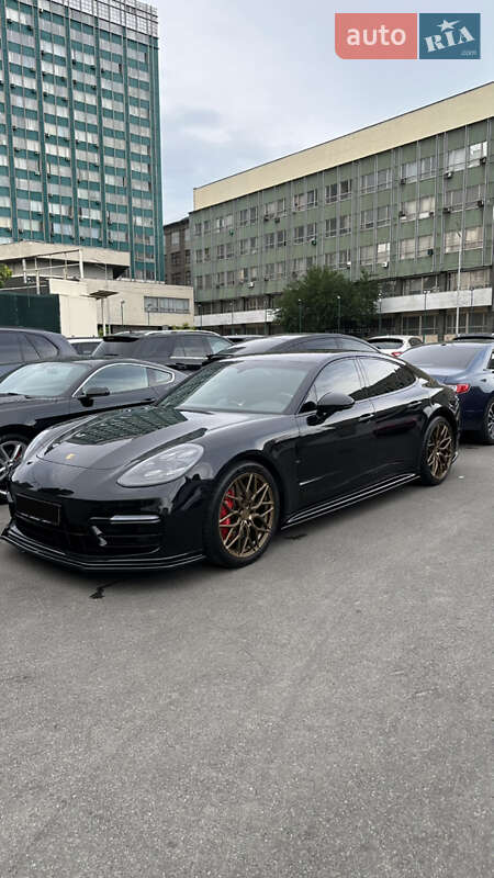 2019 porsche panamera