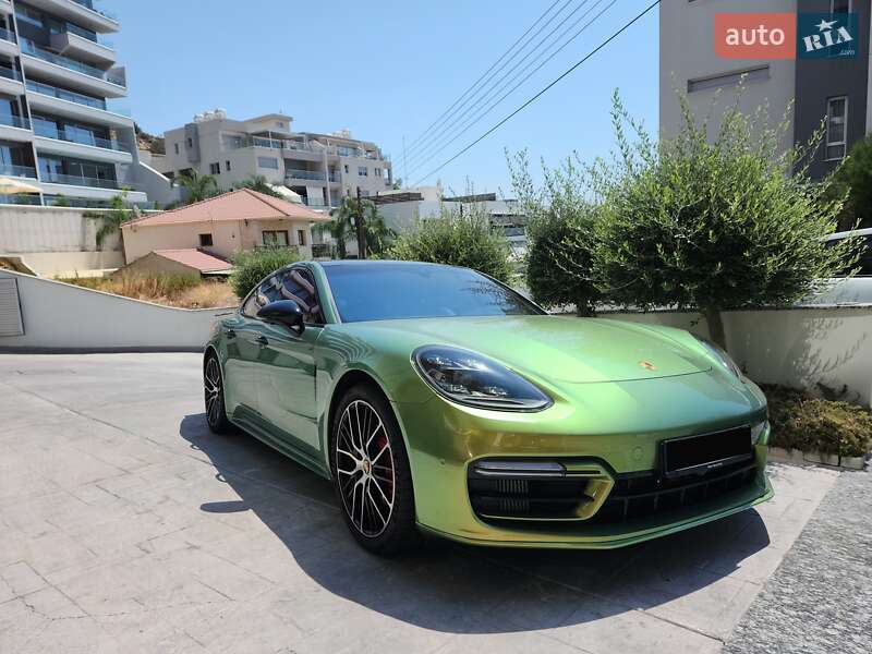 2022 porsche panamera