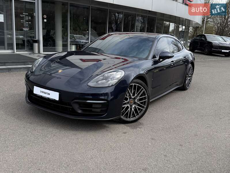 2022 porsche panamera