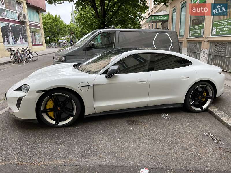 2020 porsche taycan turbo s