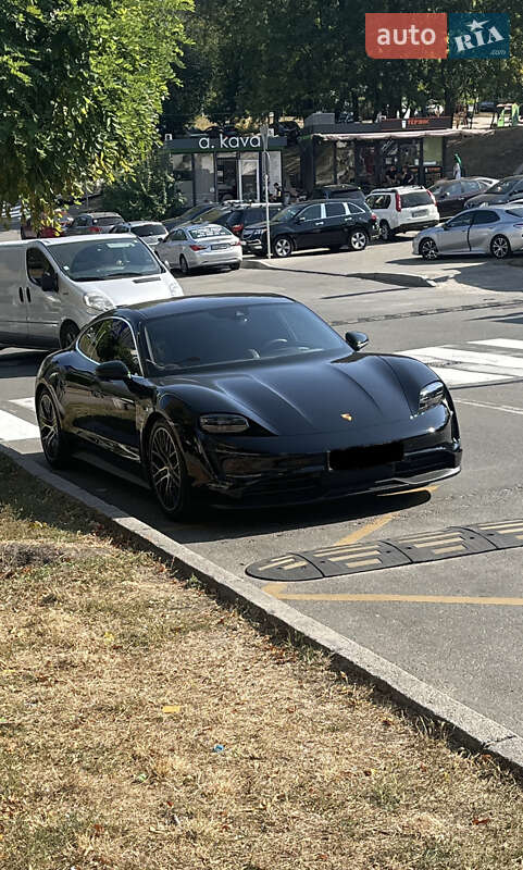 2022 porsche taycan