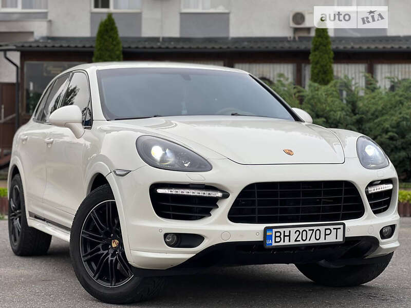 2011 porsche cayenne