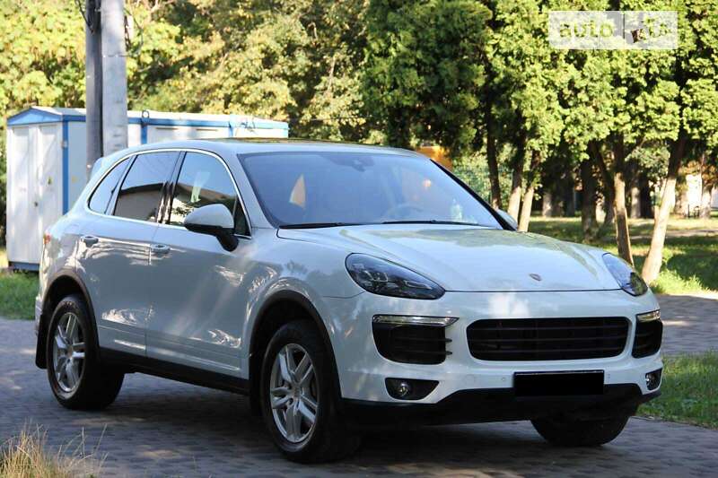 2017 PORSCHE Cayenne