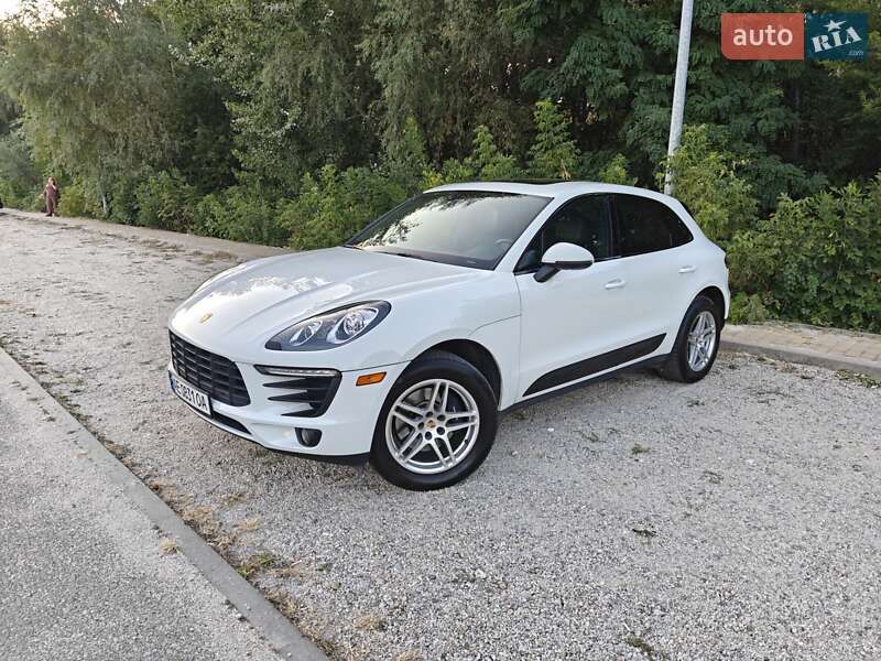 2017 PORSCHE Macan