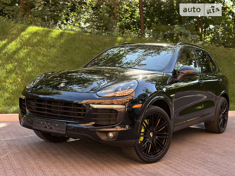 2017 PORSCHE Cayenne