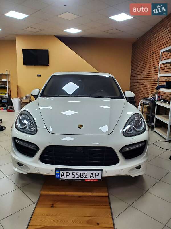 2011 porsche cayenne