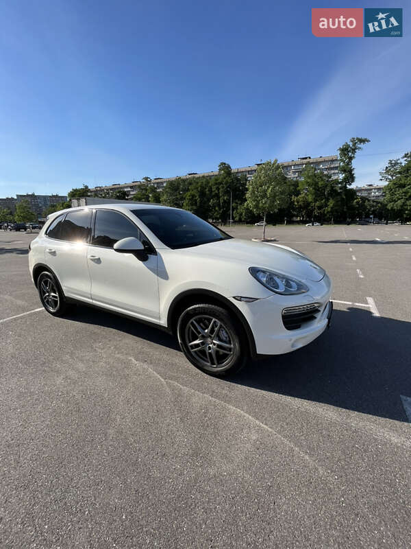 2011 porsche cayenne