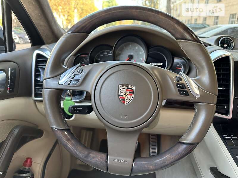 2011 porsche cayenne