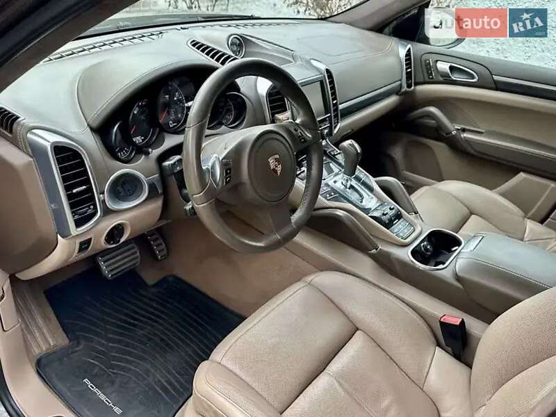 2011 porsche cayenne