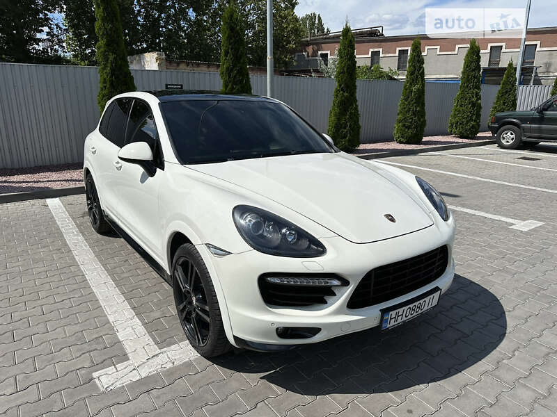 2011 porsche cayenne