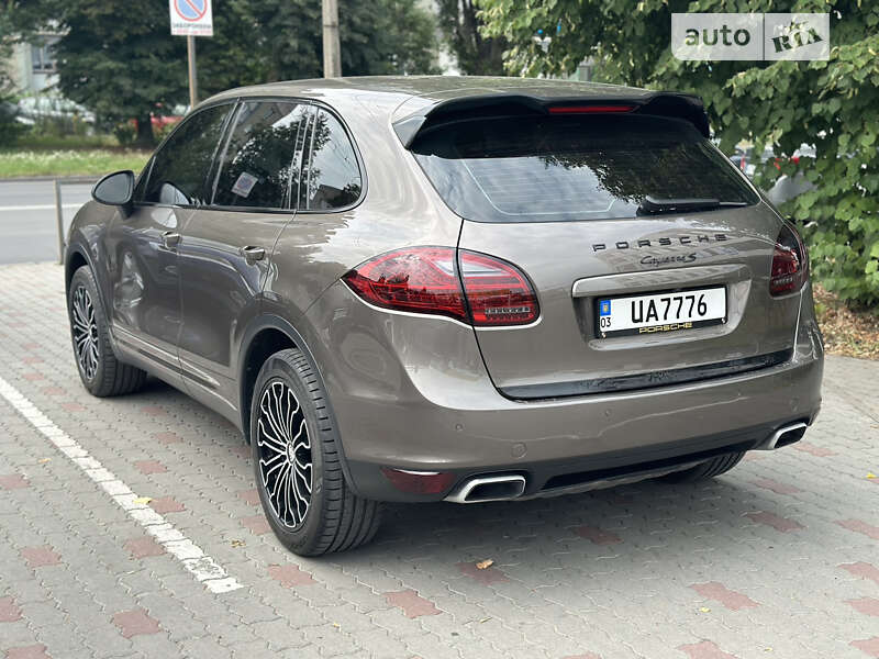 2012 porsche cayenne