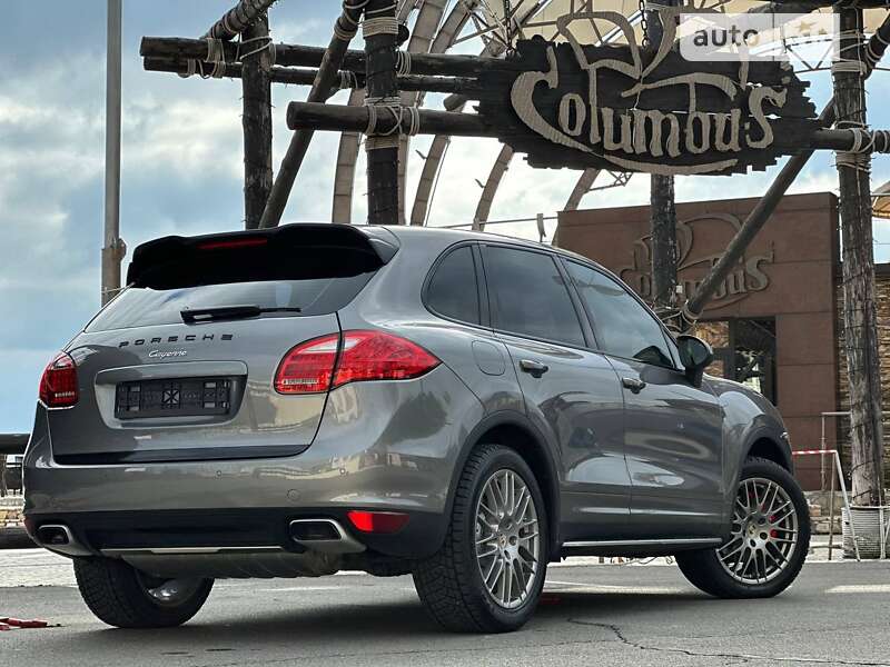 2012 porsche cayenne
