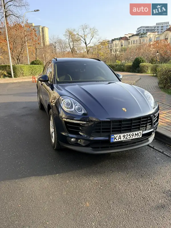 2017 porsche macan r4