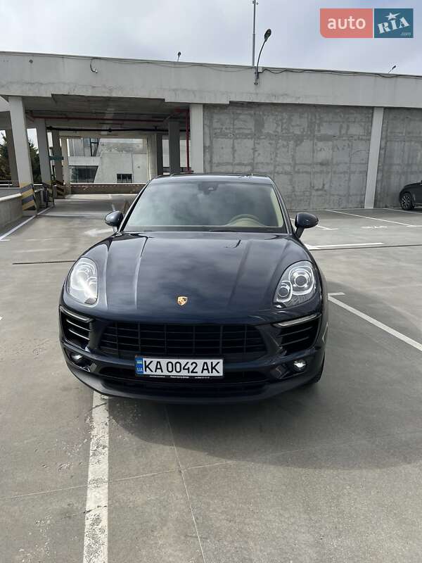 2017 porsche macan r4