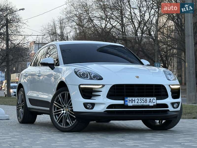 2017 porsche macan r4