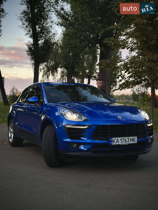 2018 porsche macan r4