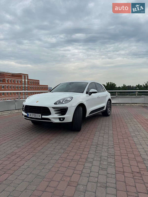 2018 porsche macan r4