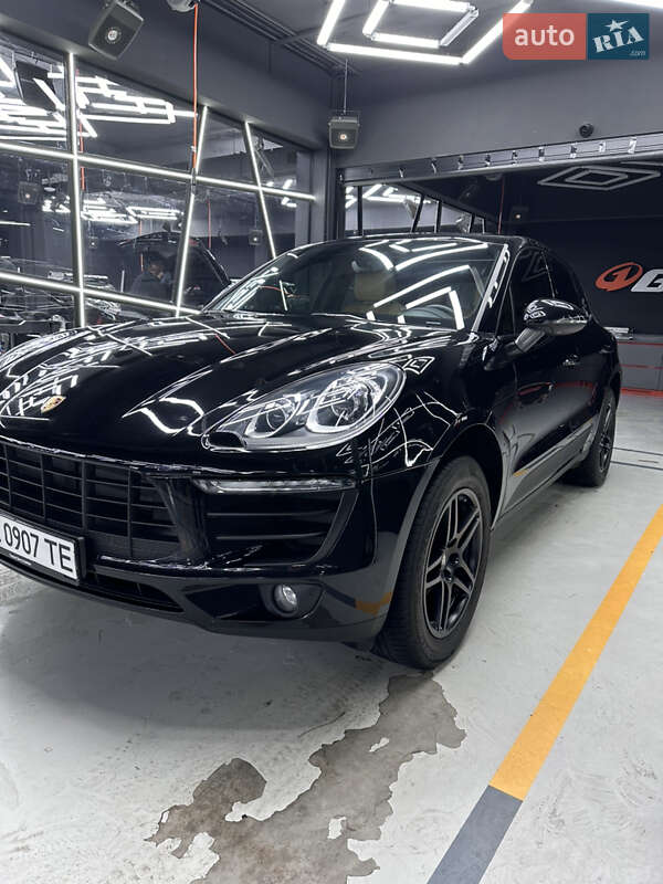 2018 porsche macan r4