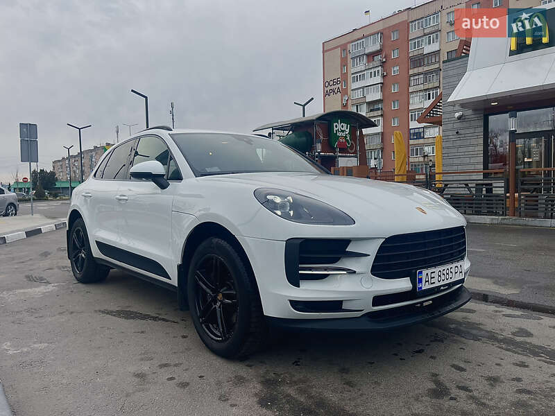 2019 porsche macan r4