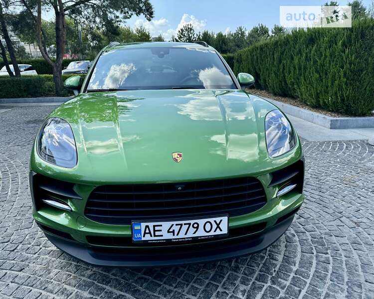 2019 porsche macan r4