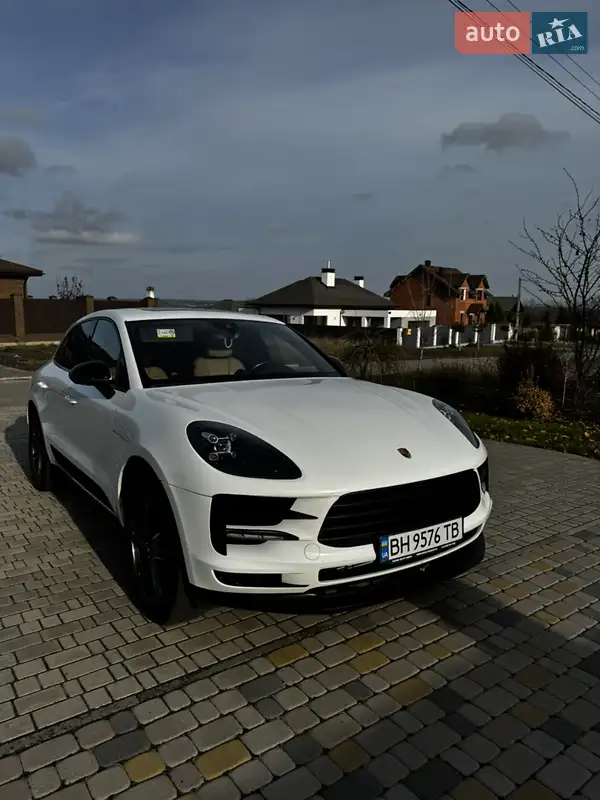 2020 porsche macan r4