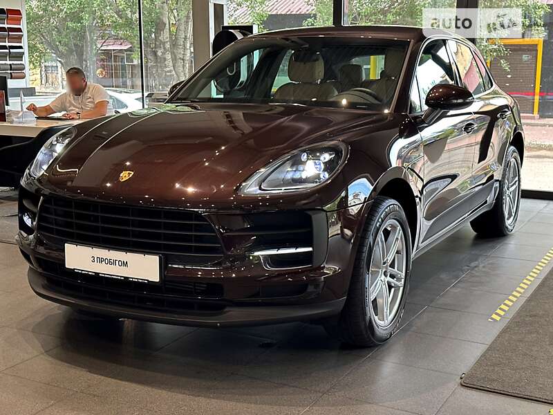 2021 porsche macan-r4